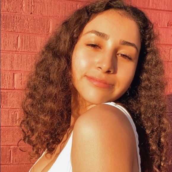 Meet your Posher, Claire - Picture 2 of 2